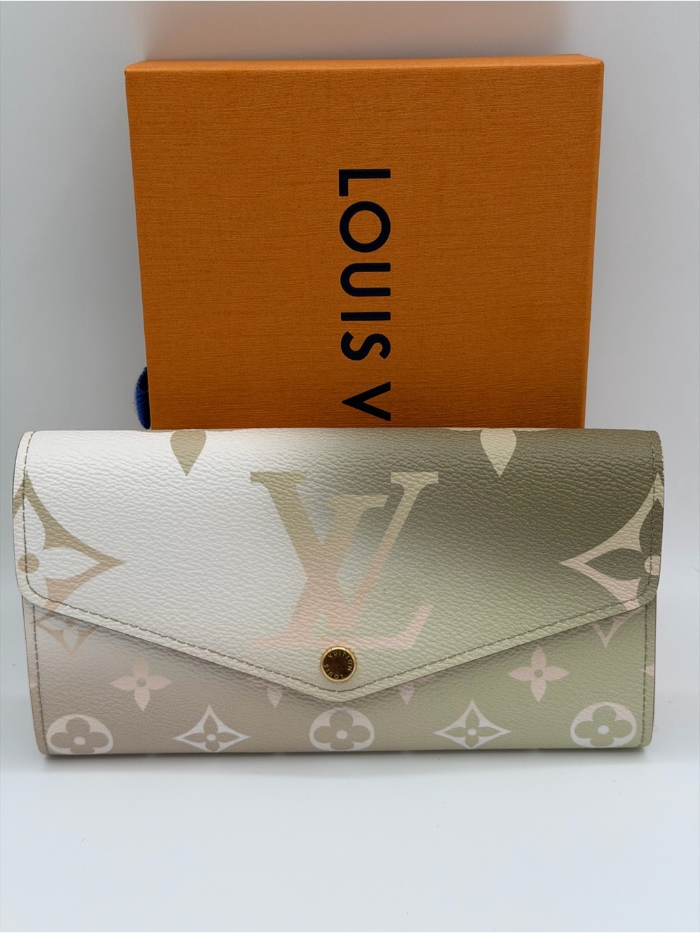 Louis Vuitton Giant Monogram Sunset Spring in the City Wallet in box 😍Microchip